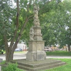 Socha Madony na návsi v Třebouticích