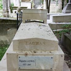 Grave of Lauras