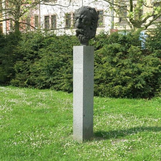 Socha Bedřicha Smetany ve Smetanových sadech v Ústí nad Labem