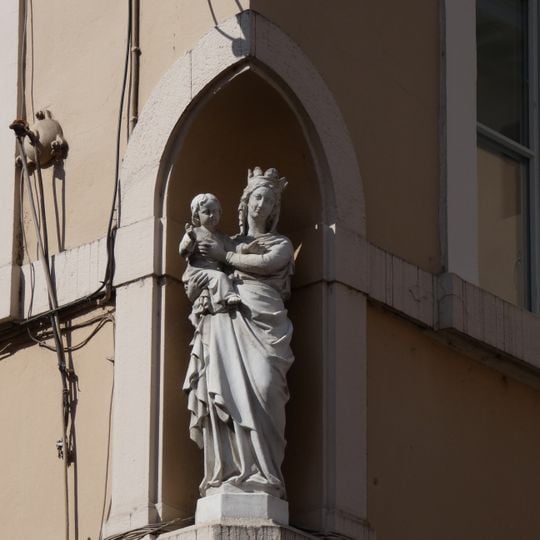 Vierge à l'Enfant rues d'Ivry et du Mail
