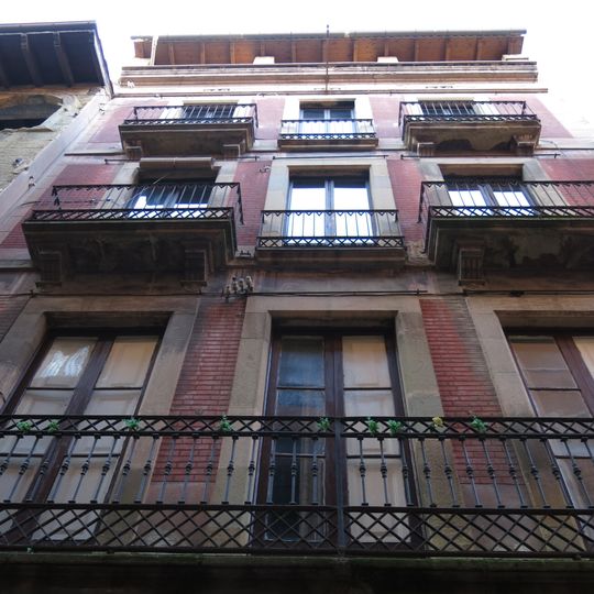 Building in carrer de la Riera, 20