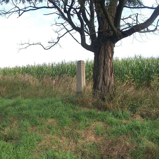 Kříž západně od Meclova u silnice