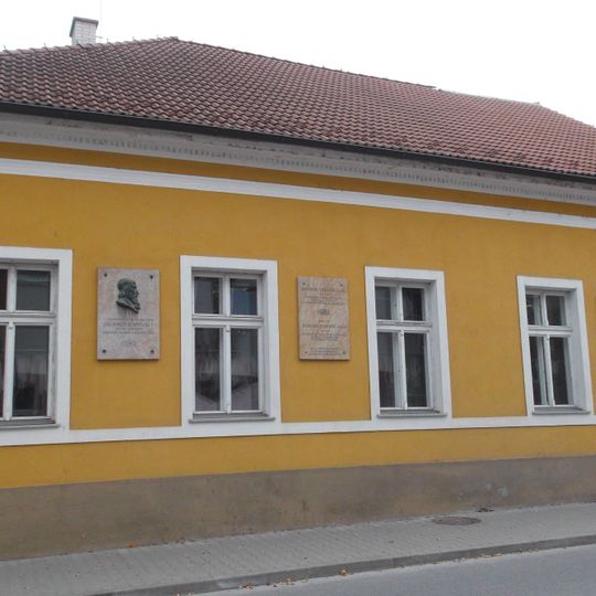 Evanjelický kostol s areálom, fara pamätná