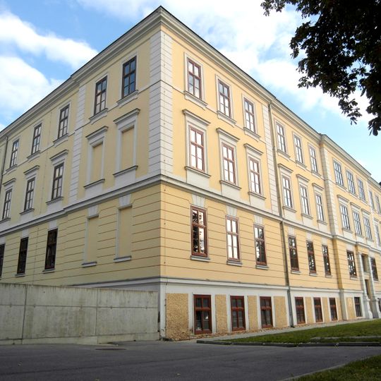Bundeshandelsakademie und Handelsschule; ehem. Altersheim