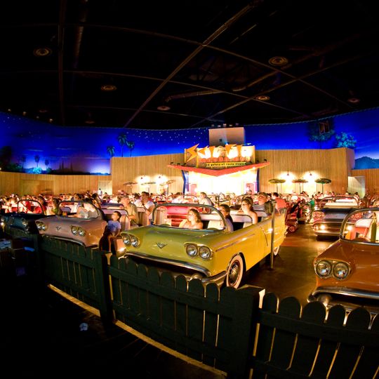 Sci-Fi Dine-In Theater Restaurant