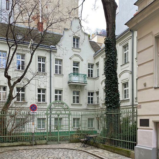 Miethaus, Zum Grünen Tor, Roter Hof