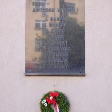 Plaque to the victims of Prague uprising in Musílkova street