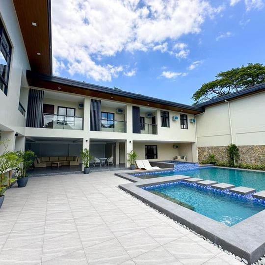 LuxVille Private Hotspring Resort