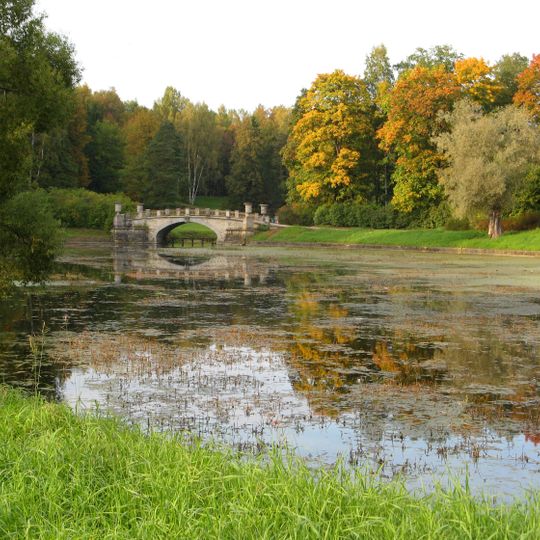 Visconti pond in Pavlovsk park