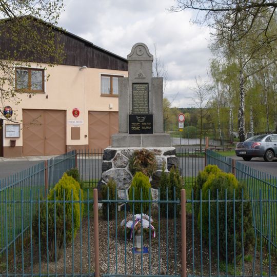 Pomník padlým v Dolcích