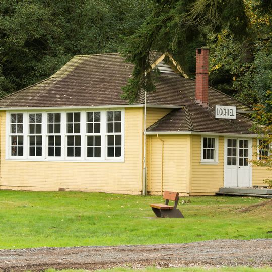Lochiel School