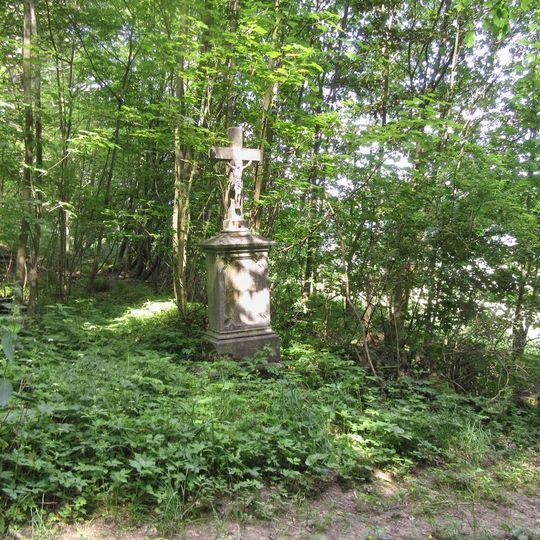 Kříž v Rudě nad Moravou na okraji lesa