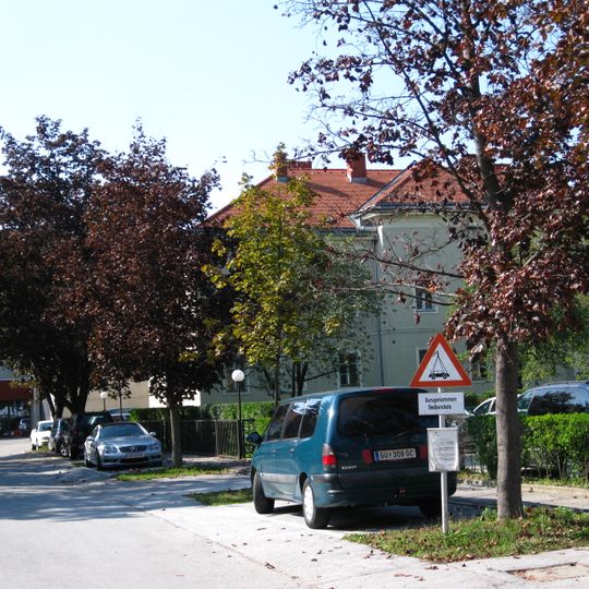 Zwei Personalhäuser