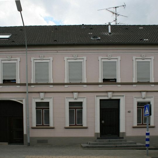 Berger Dorfstraße 42