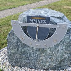 Sluneční hodiny u kaple svatého Antonína ve Vikýřovicích