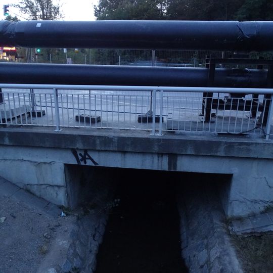 Most Vídeňské ulice přes Kunratický potok