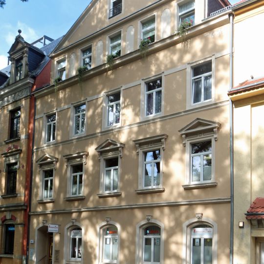 Mietshaus in geschlossener Bebauung Robert-Koch-Platz 4