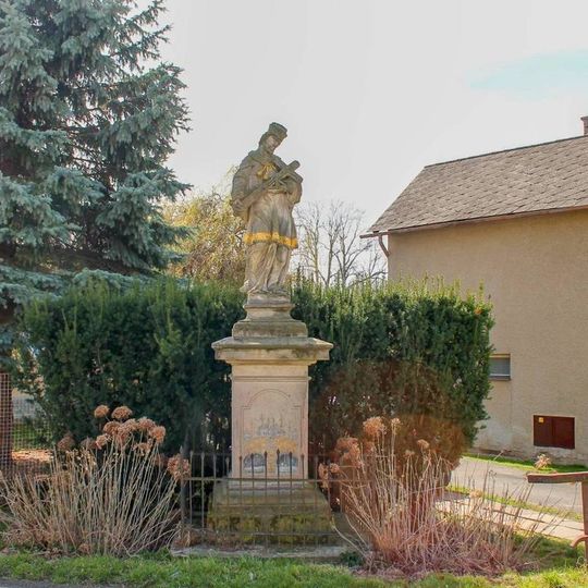 Socha svatého Jana Nepomuckého v Újezdu poblíž kostela