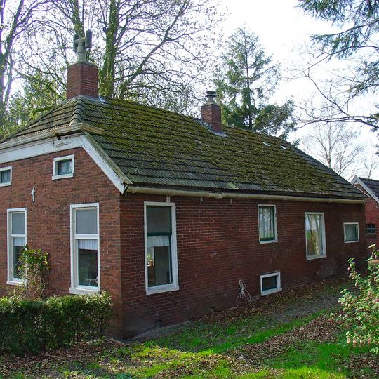 Familiebegraafplaats Uniken, dienstwoning