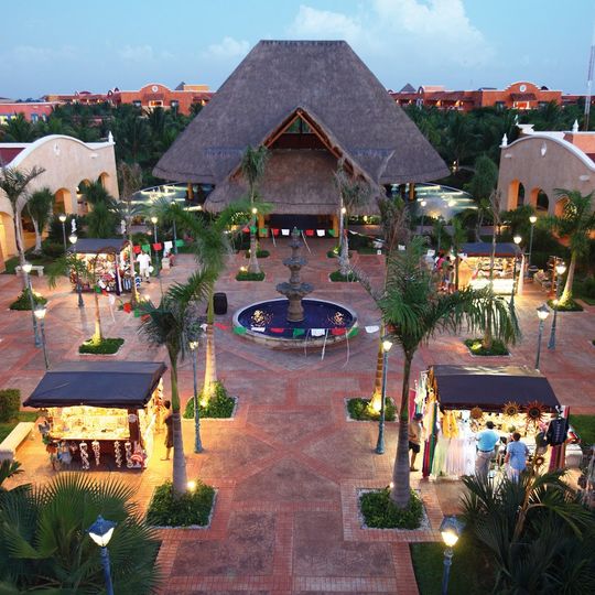 Barceló Maya Colonial