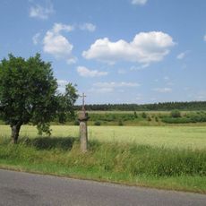 Kříž nad Ostrovem u Stříbra nedaleko dálnice D5