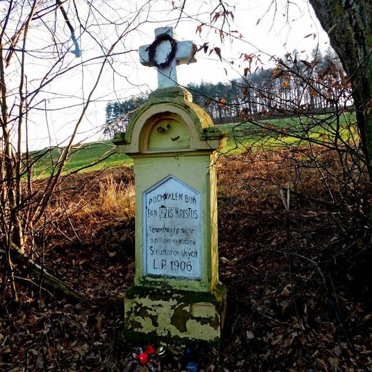 Kříž ve Struhařově při silnici na Mnichovice