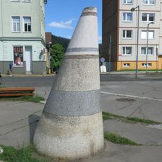 Kamenná plastika v ulici Jitřní v Jablonci nad Nisou