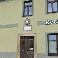 Pamětní deska Jiřího Melantricha Rožďalovského z Aventina na staré radnici v Rožďalovicích