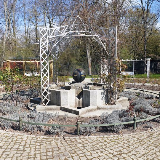 Brunnen im Rosengarten