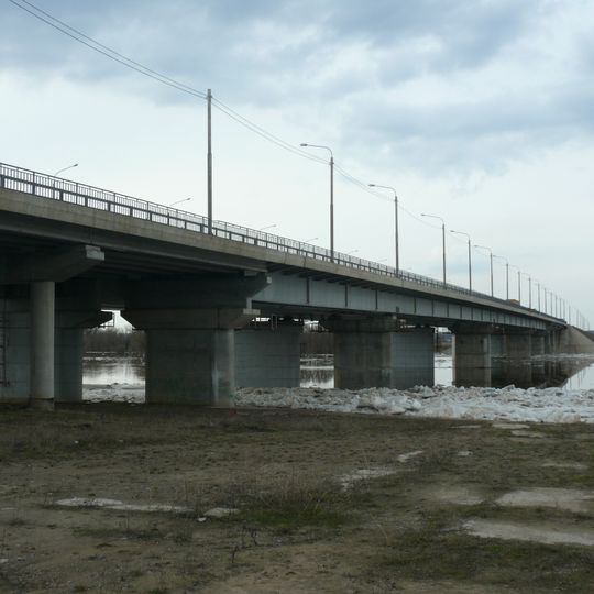 Automobile bridge over Msta