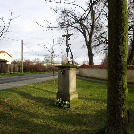 Kříž v Kralovicích v Tyršově ulici