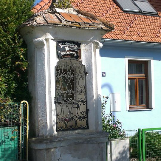 Výklenková kaplička - poklona s mříží