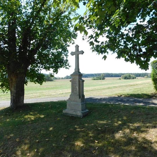 Kříž u hřbitova v Keblově