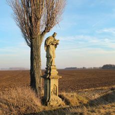 Socha svatého Jane Nepomuckého u Dubčan na rozcestí