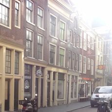 Pand met gevel onder rechte lijst