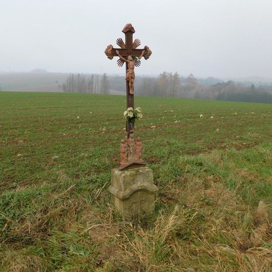 Kříž u silnice mezi Okrouhličkou a Suchou