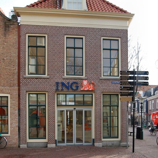 Hoekpand onder schilddak