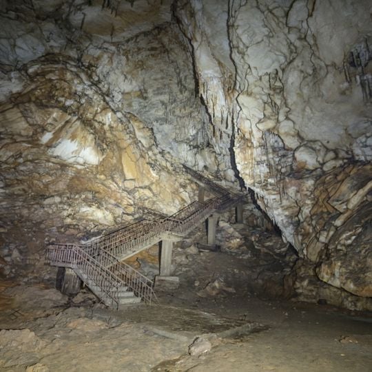 Satsurblia Cave