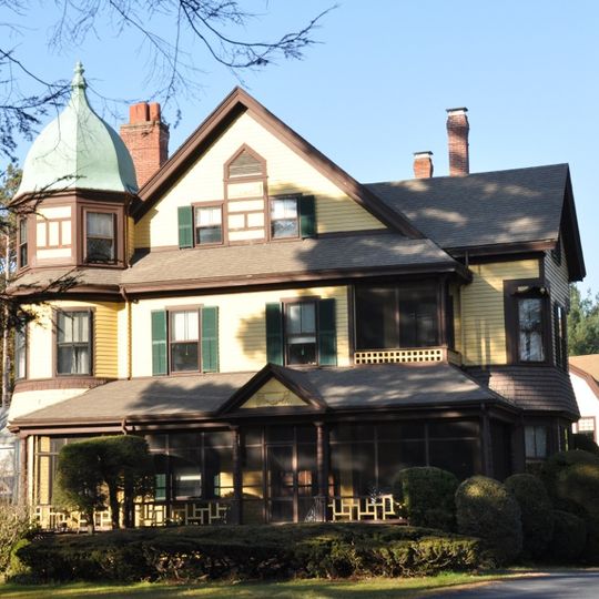 House at 556 Lowell Street