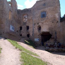 Hrad Lietava, nádvorie hradné II.