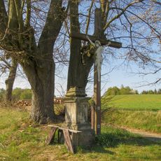 Kříž u Pivonína při polní cestě