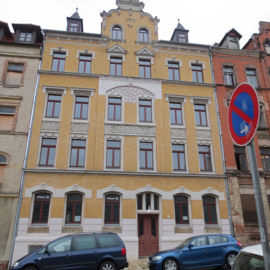 Mietshaus in geschlossener Bebauung Zieschestraße 1