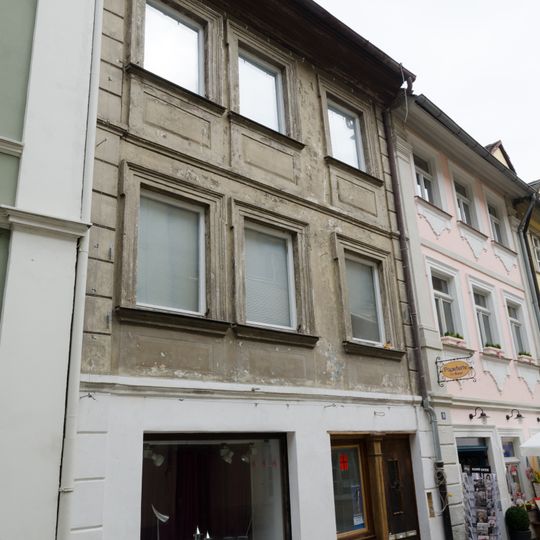 Wohn- und Geschäftshaus