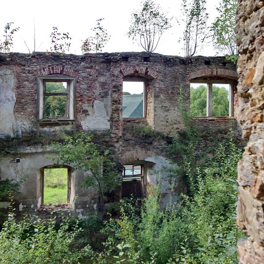 Zámek Kostelní Bříza s parkem a chlévy