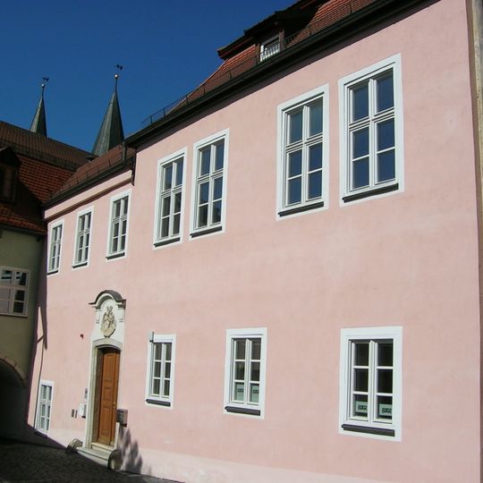 Leuchtenbergstraße 1