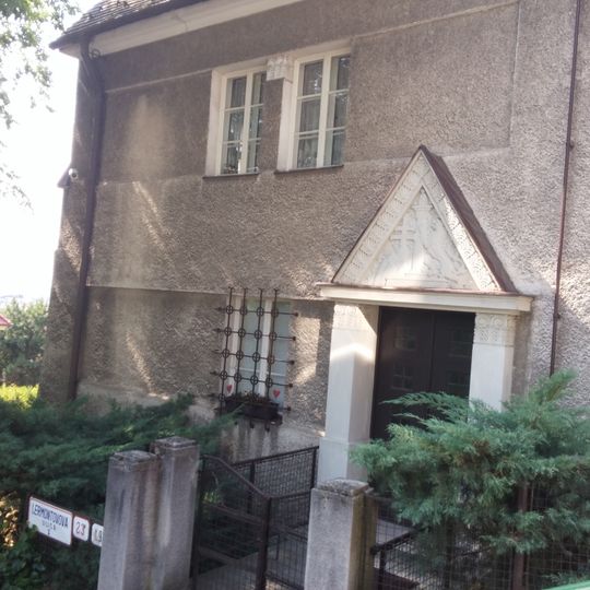 Vlastný dom Dušana Jurkoviča, záhrada