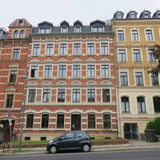 Mietshaus in geschlossener Bebauung mit Vorgarten Barbarossastraße 23