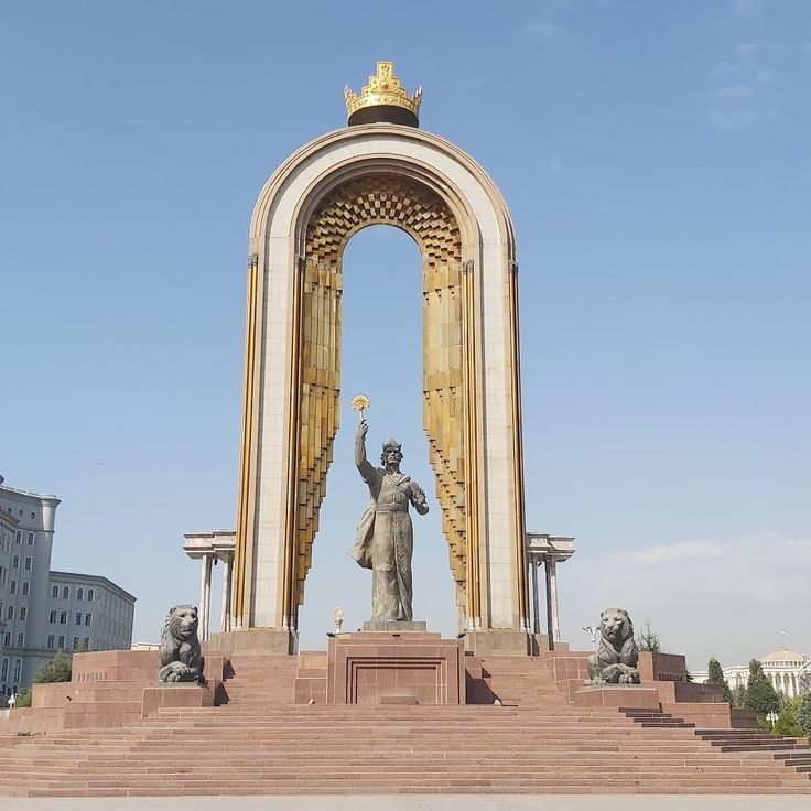 Pomnik Ismoila Sominiego