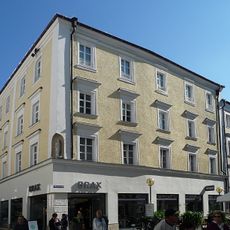 Wohn- und Geschäftshaus