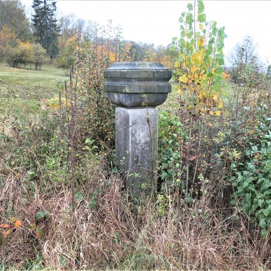 Kříž u domu 71 v Předních Nezlech